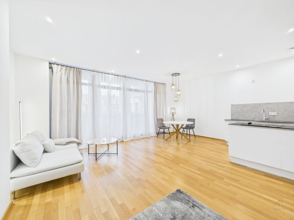 CAM05336G0-PR0026-STILL011