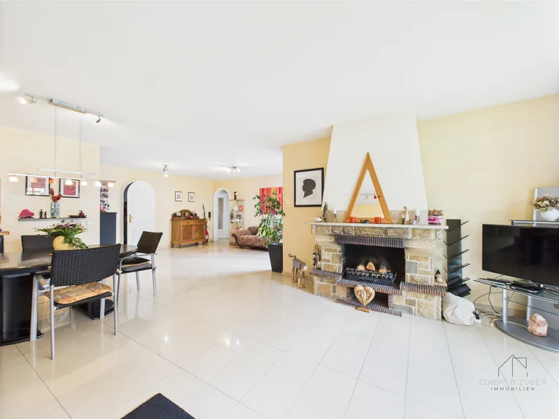 Wohnzimmer eines geerbten Hauses