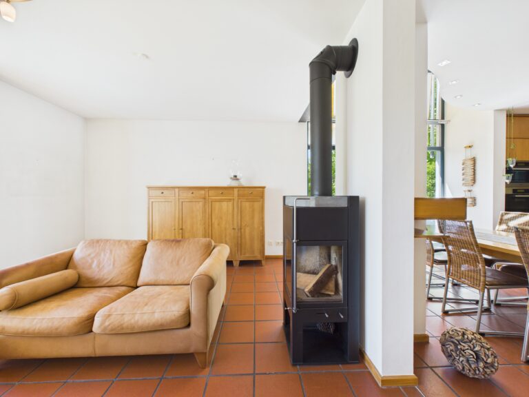 Einfamilienhaus-aurachtal-wohnzimmer-kamin
