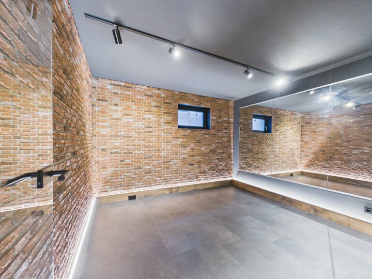 Einfamilienhaus-architektenhaus-fitnessraum-hobbyraum